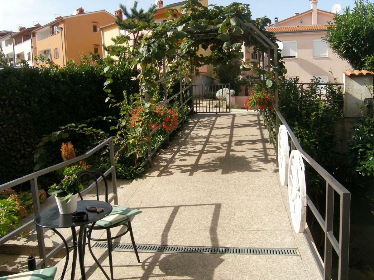 Apartments Mirjana Pula Extérieur photo