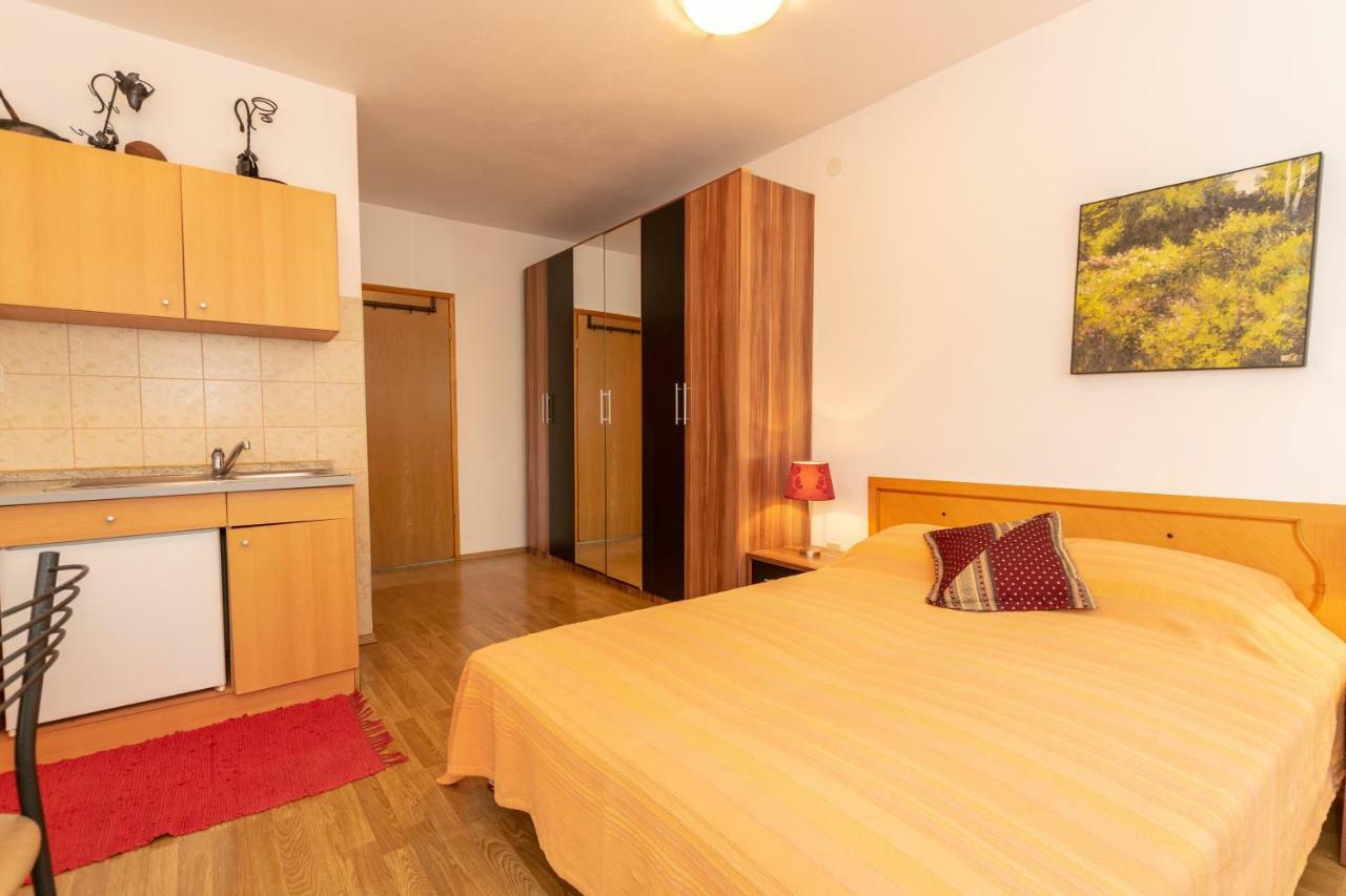 Apartments Mirjana Pula Extérieur photo