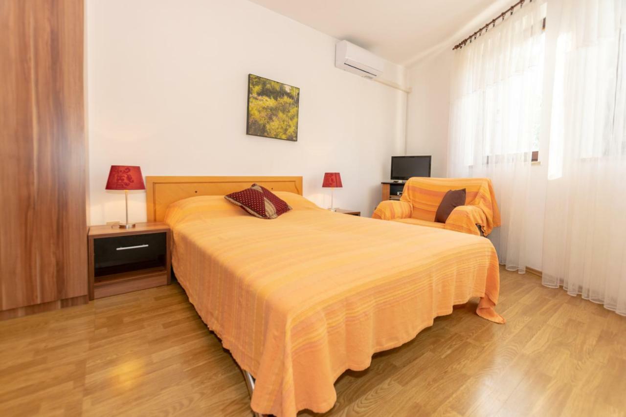 Apartments Mirjana Pula Extérieur photo