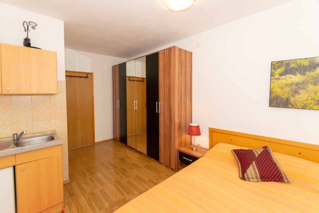 Apartments Mirjana Pula Extérieur photo