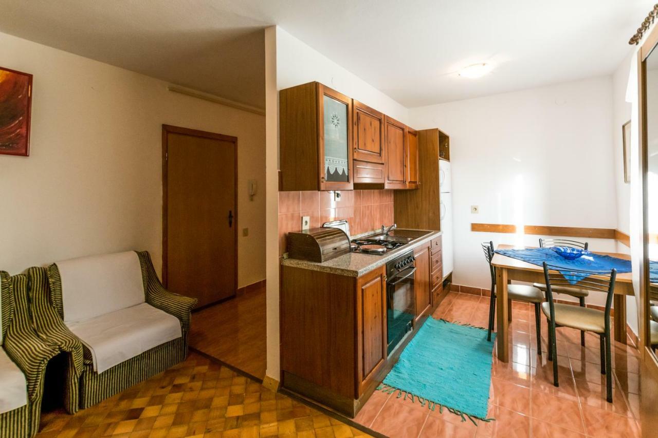 Apartments Mirjana Pula Extérieur photo